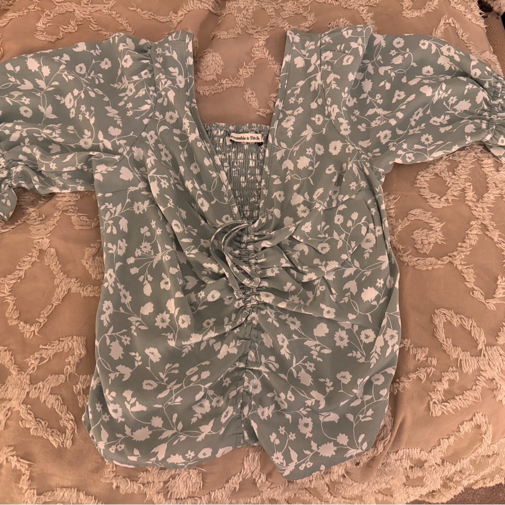 American Eagle Outfitters Floral Blouse in Sage Green and White
